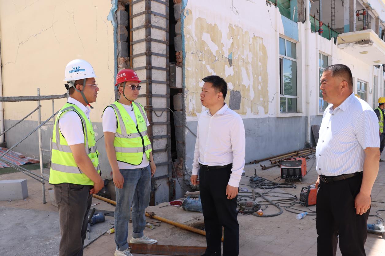 中国职工发展基金会赴青海地震灾区调研工会援建学校进展情况